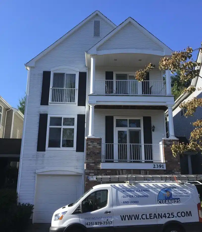 Residential exterior cleaning professionals in Renton, WA